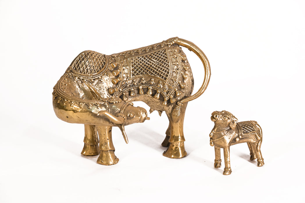 Sacred Kamdhenu Cow & Calf Dhokra Sculpture – Handmade Brass Bastar Art